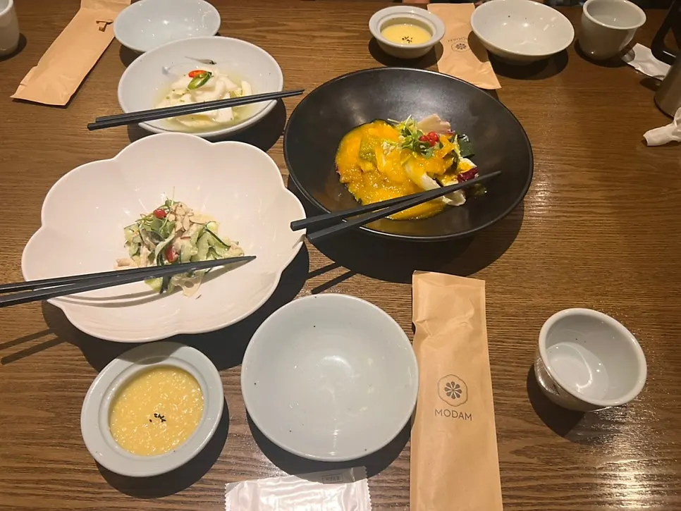 모담다이닝 코스 초반 전채요리 상차림