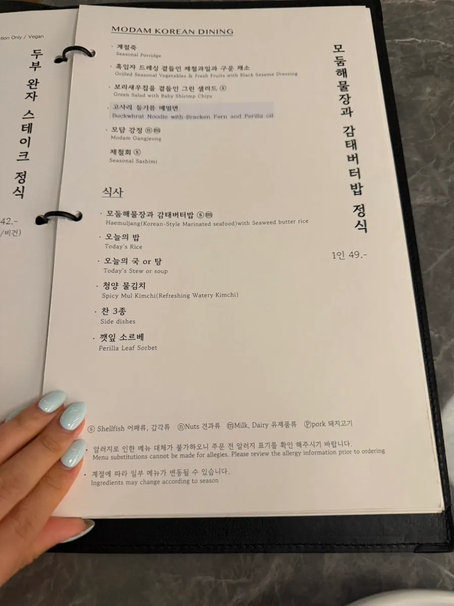 Table set with two different set menus
