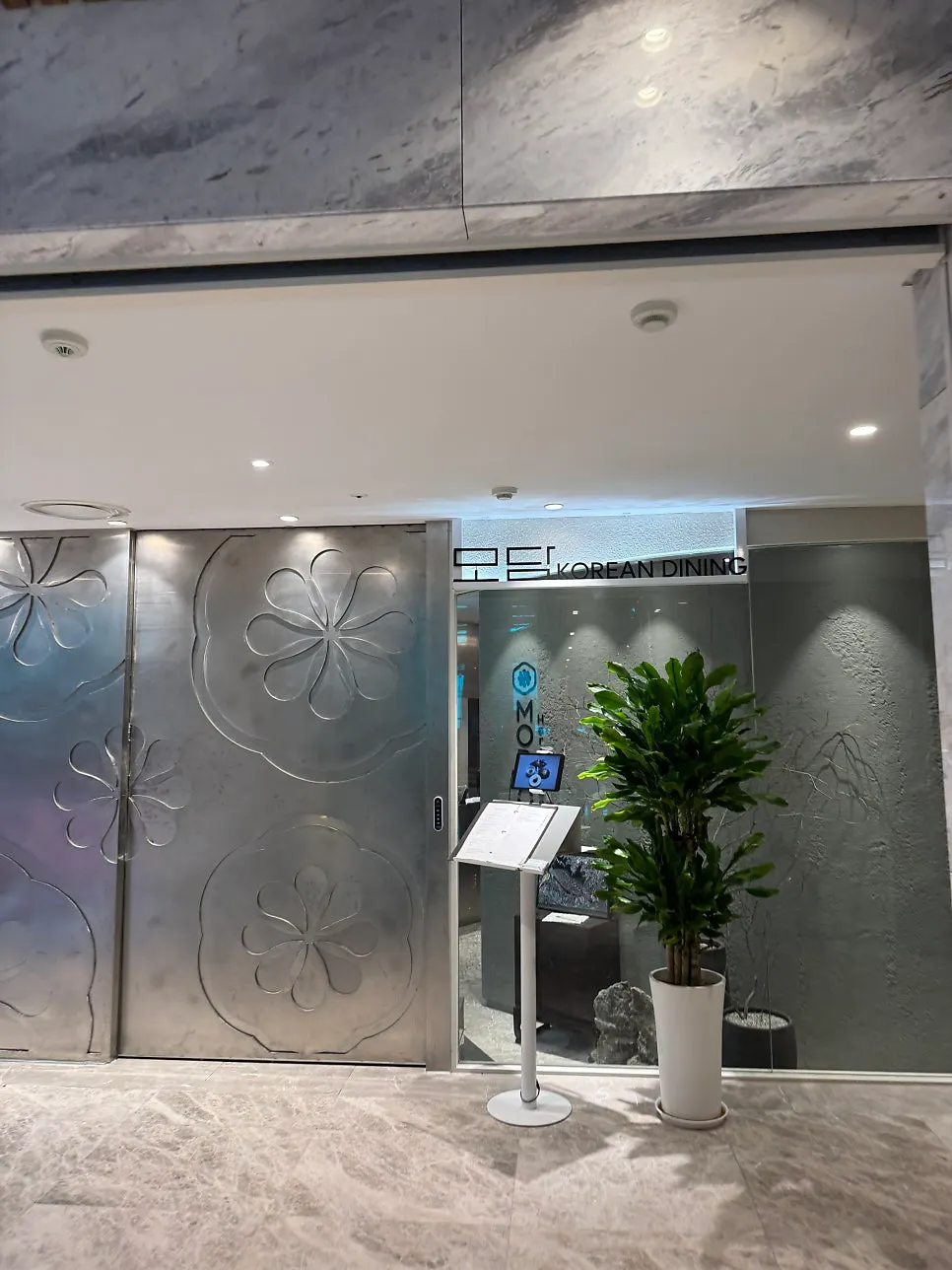 Modam Itaewon's large door with traditional floral patterns