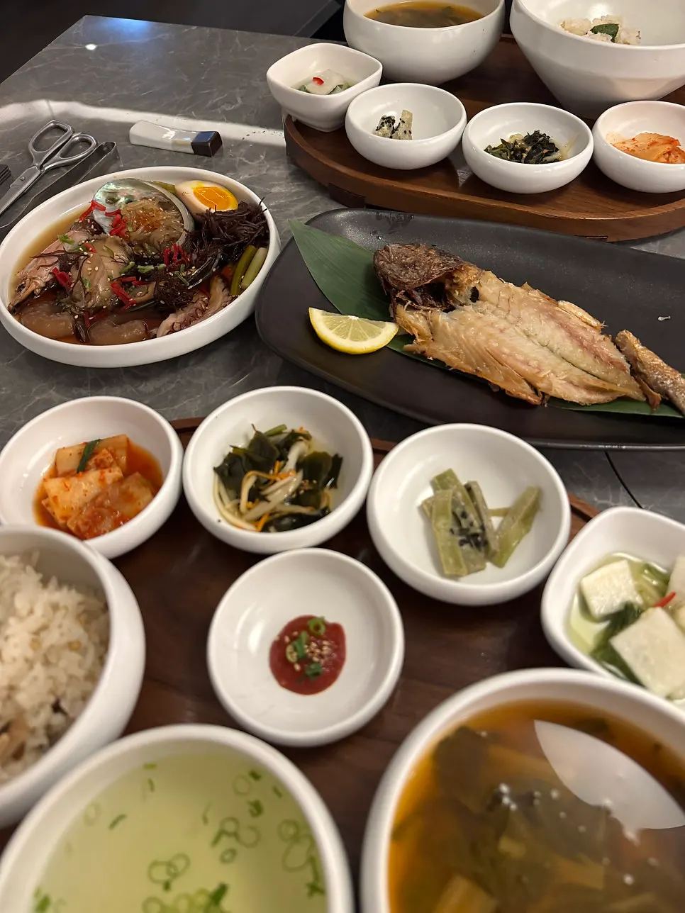 Final table setting at the end of the main meal at Modam Itaewon