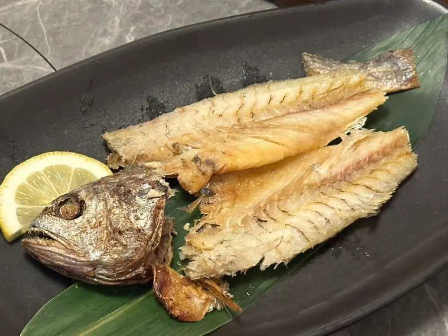 Charcoal-grilled gulbi with green tea broth