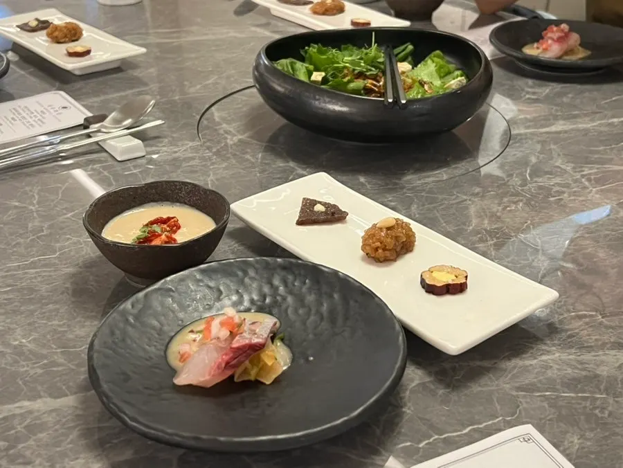 석수라상 코스 첫 순서 상차림