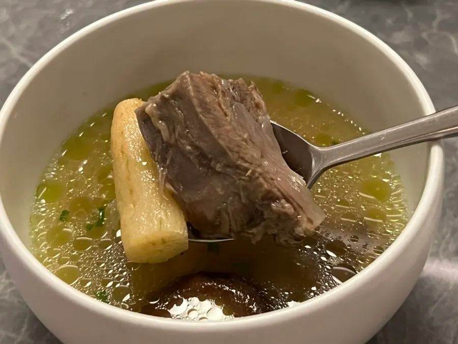 사태가 넉넉히 들어간 능이 사태국 속