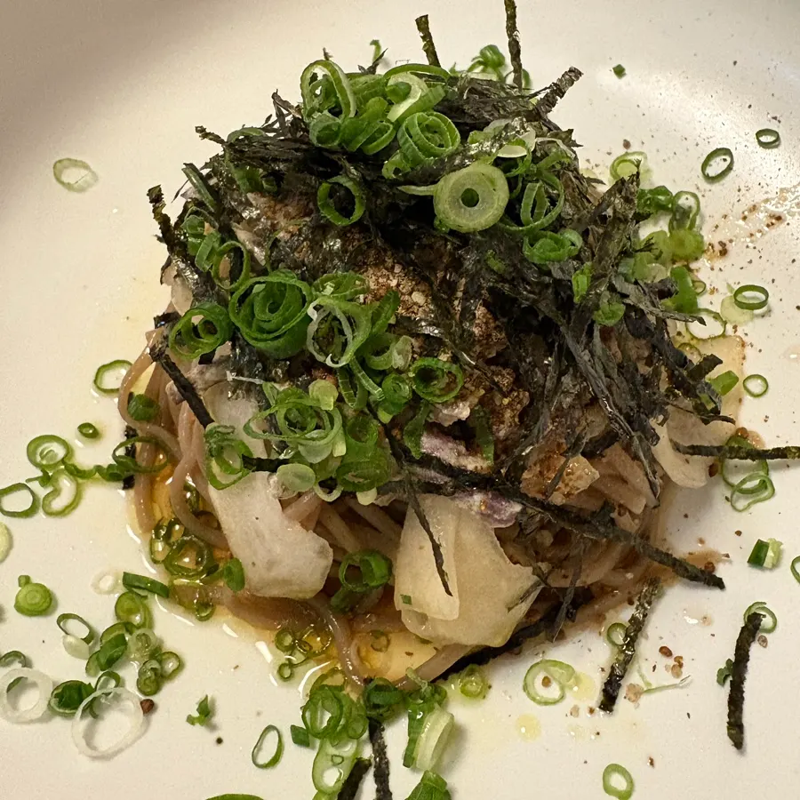 Perilla oil buckwheat noodles topped with whole perilla seeds and gim