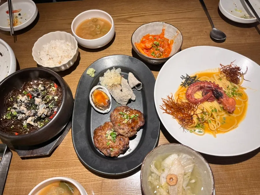 모담 어반 메인 메뉴 한상 차림