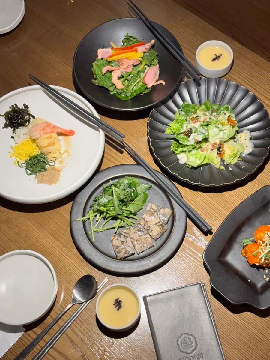 Korean table setting at Modam Urban, Yeouido IFC Mall