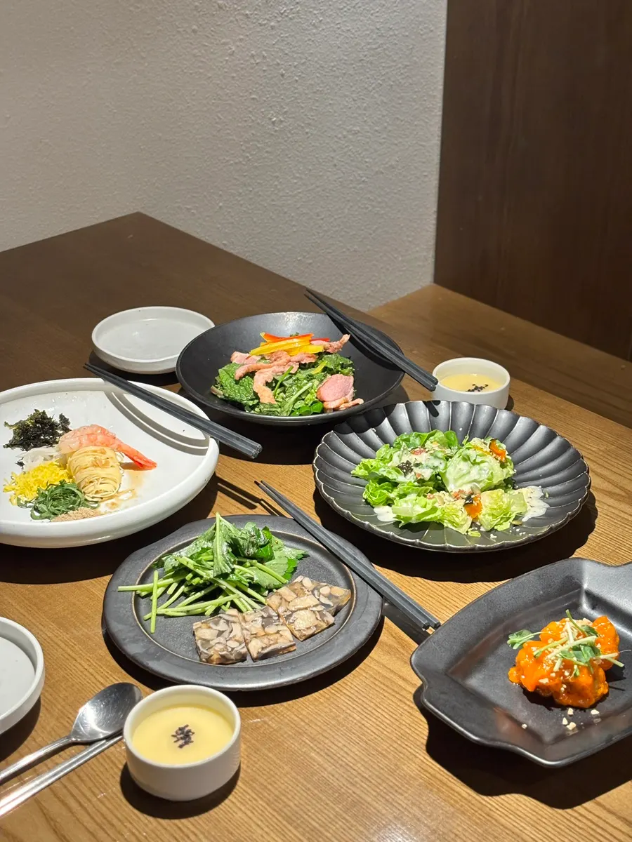 Table set with Modam Urban's six appetizers