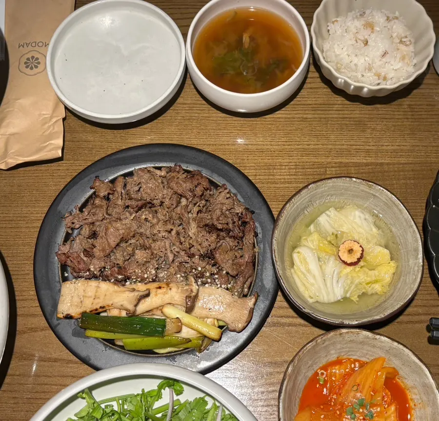 Crispy bulgogi served with grilled green onion and mushrooms