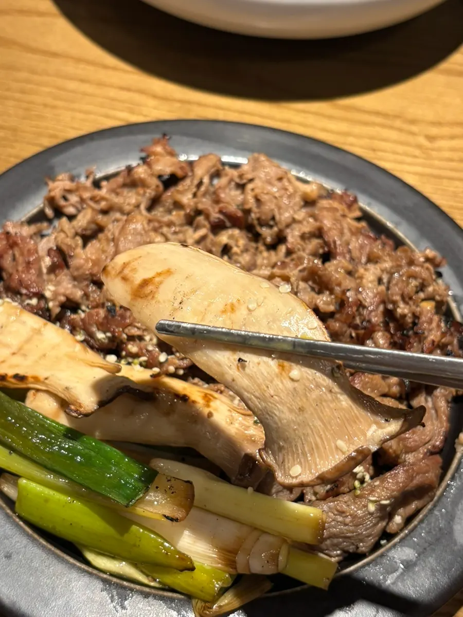 Green onion grilled alongside the bulgogi