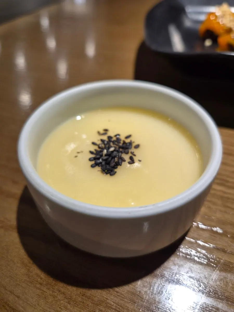 Interior atmosphere of the Korean dining restaurant Modam Urban