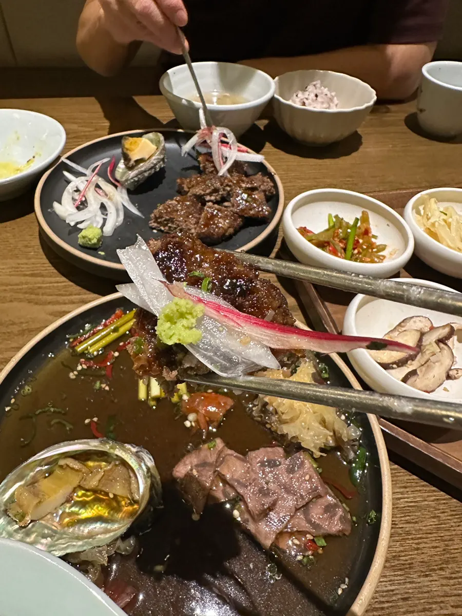 Corte del tteokgalbi de ternera con intenso sabor a carne