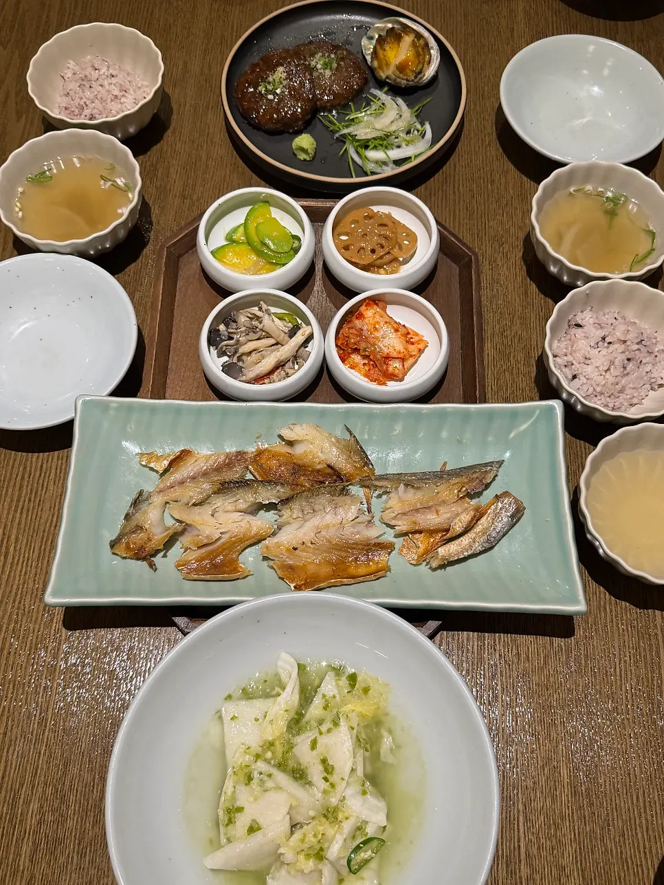 보리굴비 정식과 전복 떡갈비 정식 주문 상차림