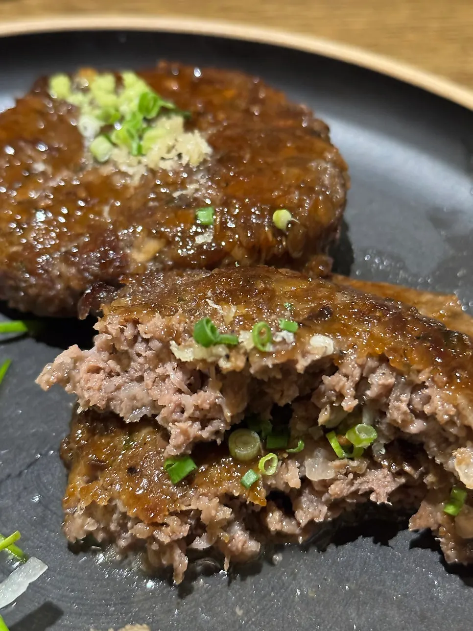 떡갈비와 밥을 함께 먹는 상차림