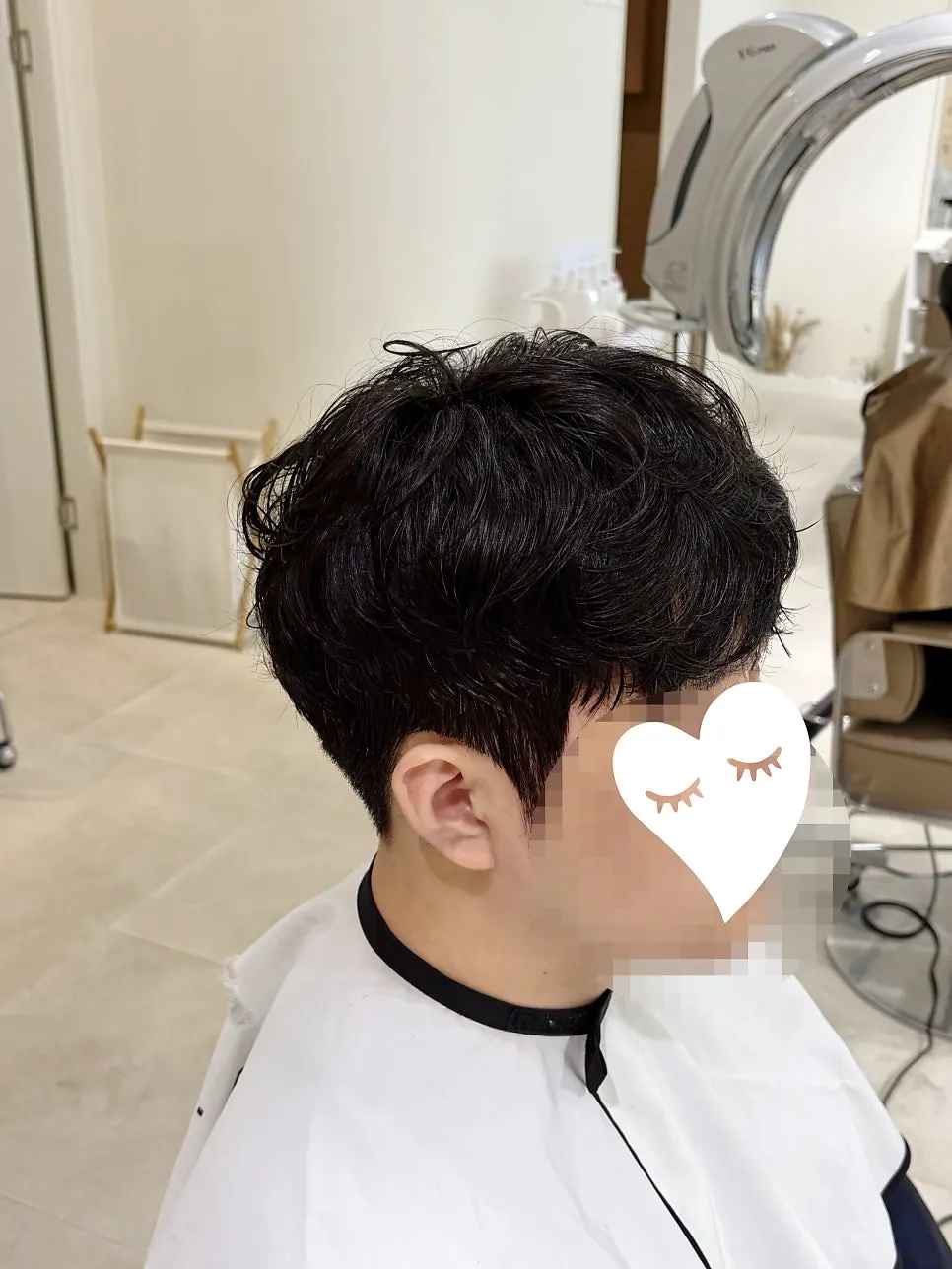 볼륨이 살아난 윗머리 완성 옆모습