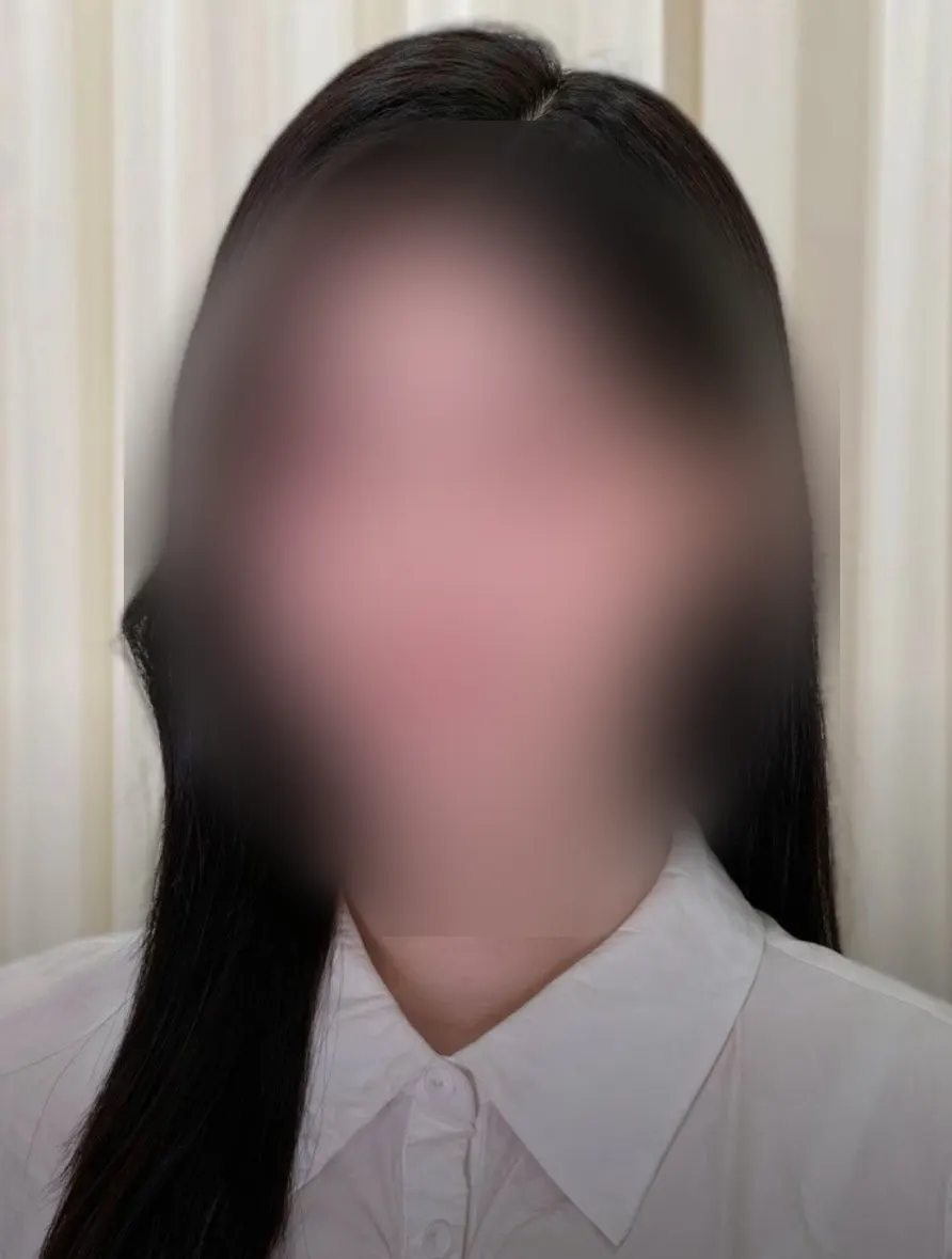 The makeup and hair reference photos brought along in advance