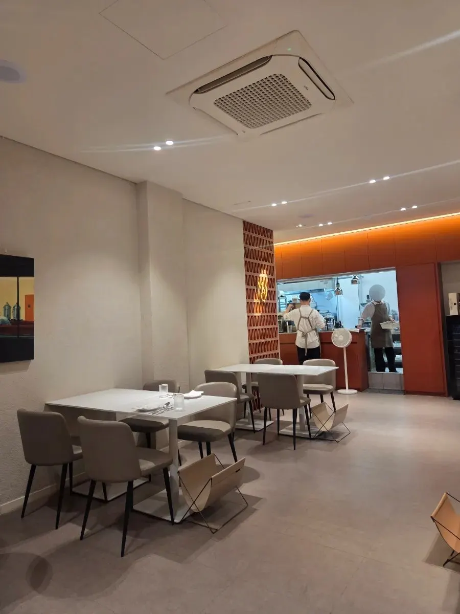 Overall view of MOI's interior