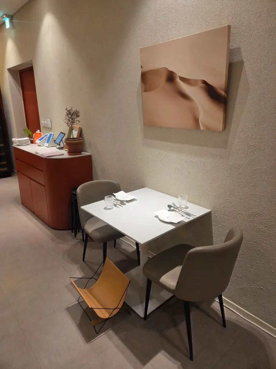 Low lighting and interior design at MOI