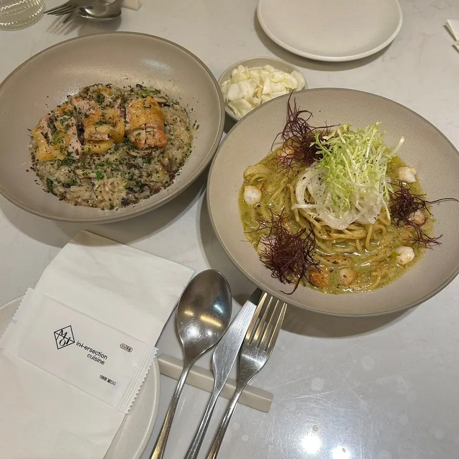 Plated gim cream pasta and chicken mushroom risotto
