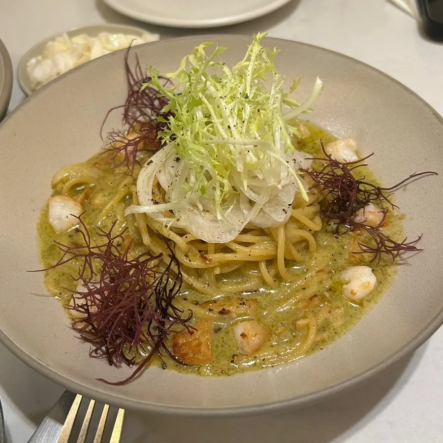 Gim cream pasta topped with semogasari seaweed and shrimp