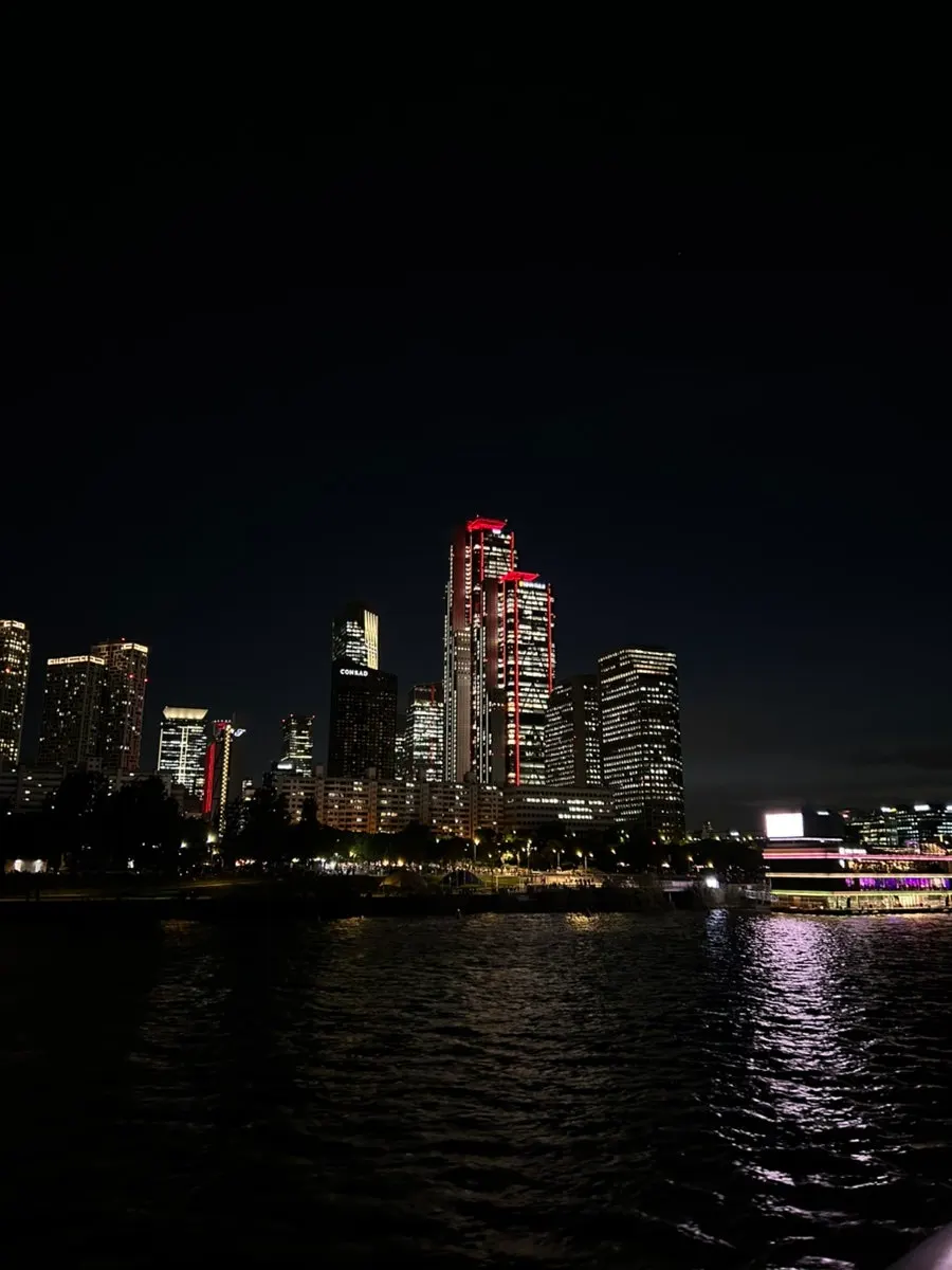 Evening view of Yeouido Hangang Park