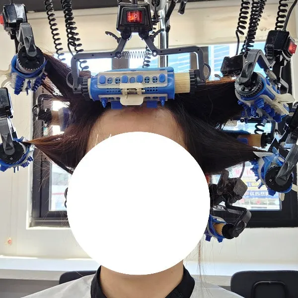 열펌 롯드를 감은 단발 모발