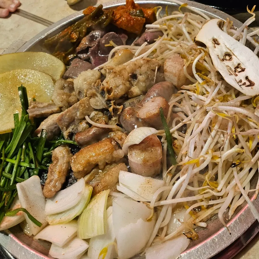 Assorted gopchang and fried-rice order