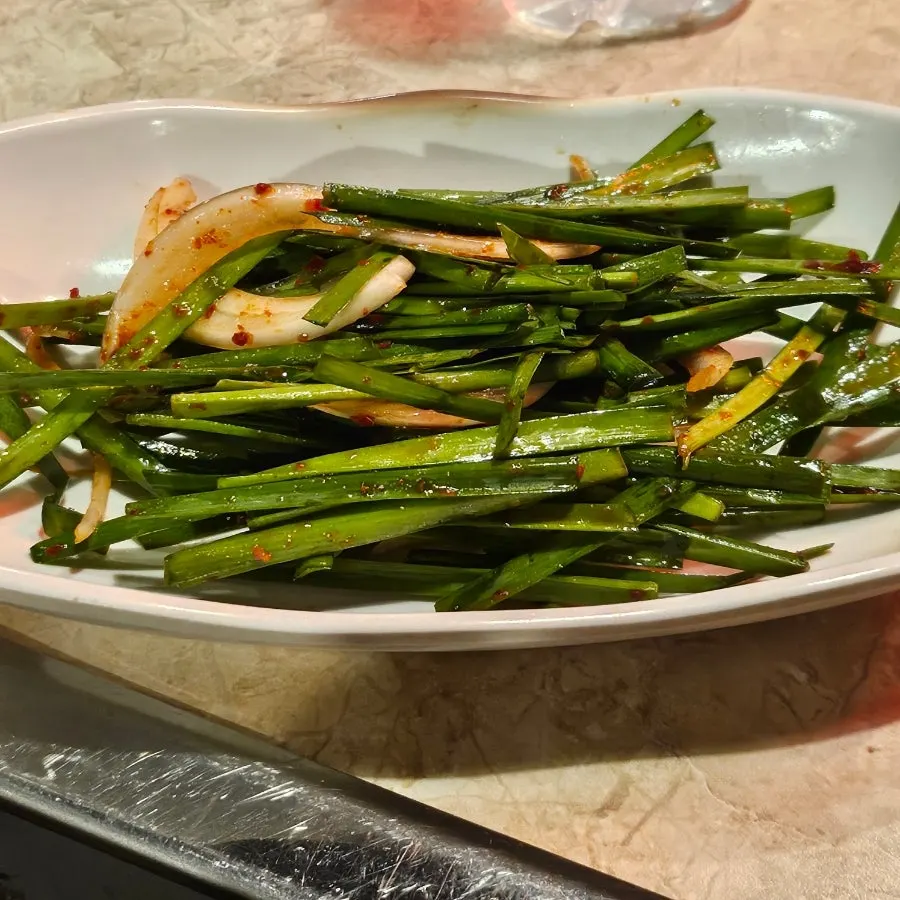 Green-onion kimchi and jeongguji chive salad side dishes