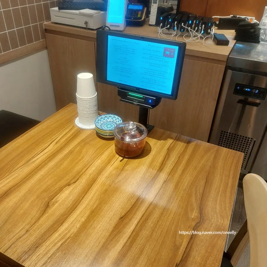 Seating at Gyedan Ramen Mokdong Branch