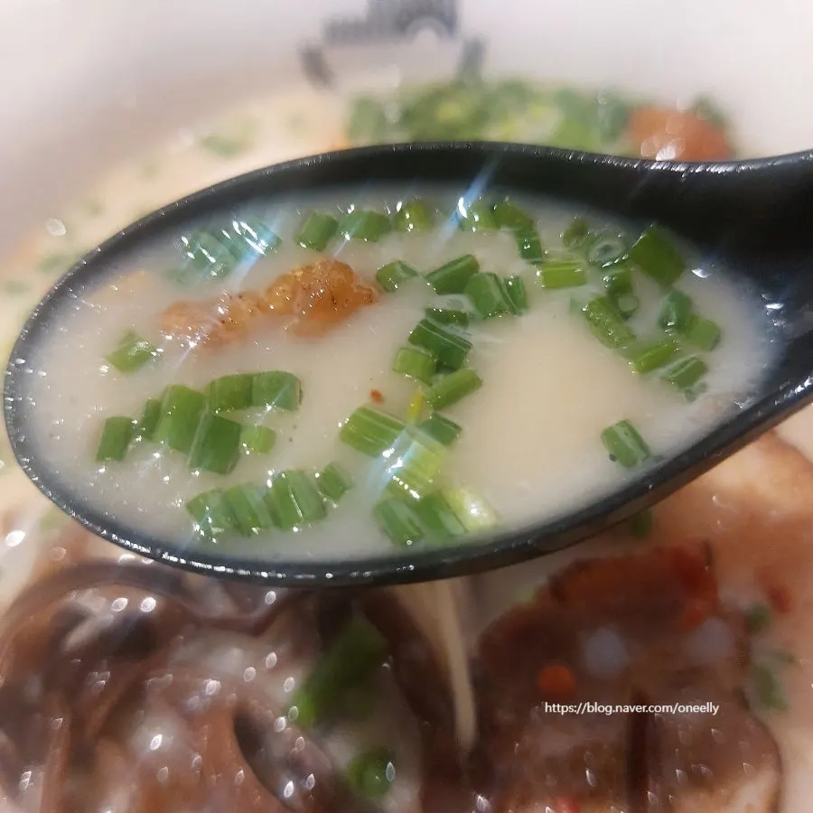 Ramen with plenty of bean sprouts