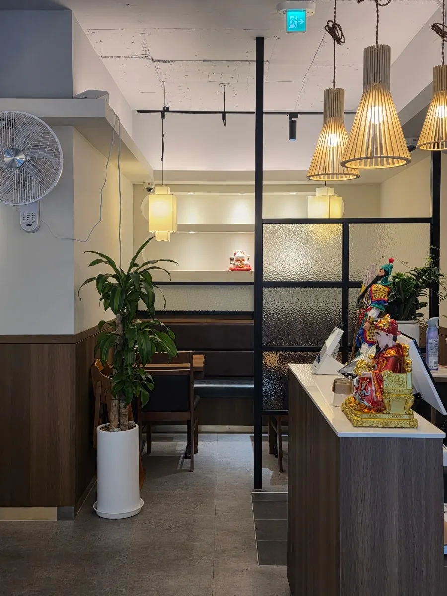 Main dining area and private room at Yugwanjang Banjeom