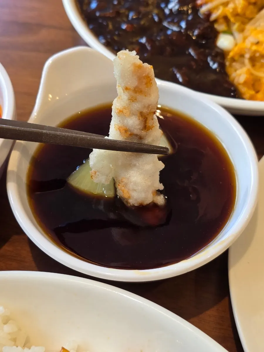 Crisp and chewy glutinous-rice tangsuyuk