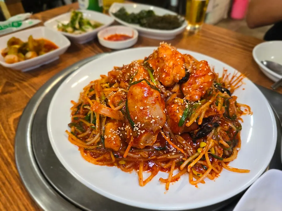 Jumak Haemulchon's spicy sauce-covered agujjim