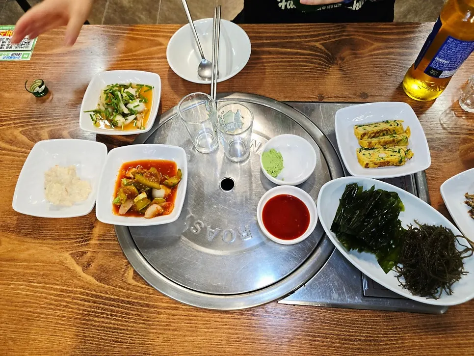 Table with both agujjim and seafood ramyeon