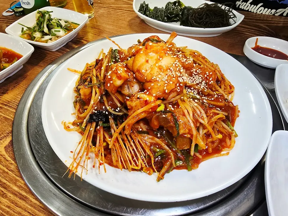 Final spread of agujjim and seafood ramyeon at Jumak Haemulchon