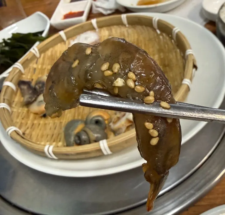 Ganjang gejang at Jumak Haemulchon