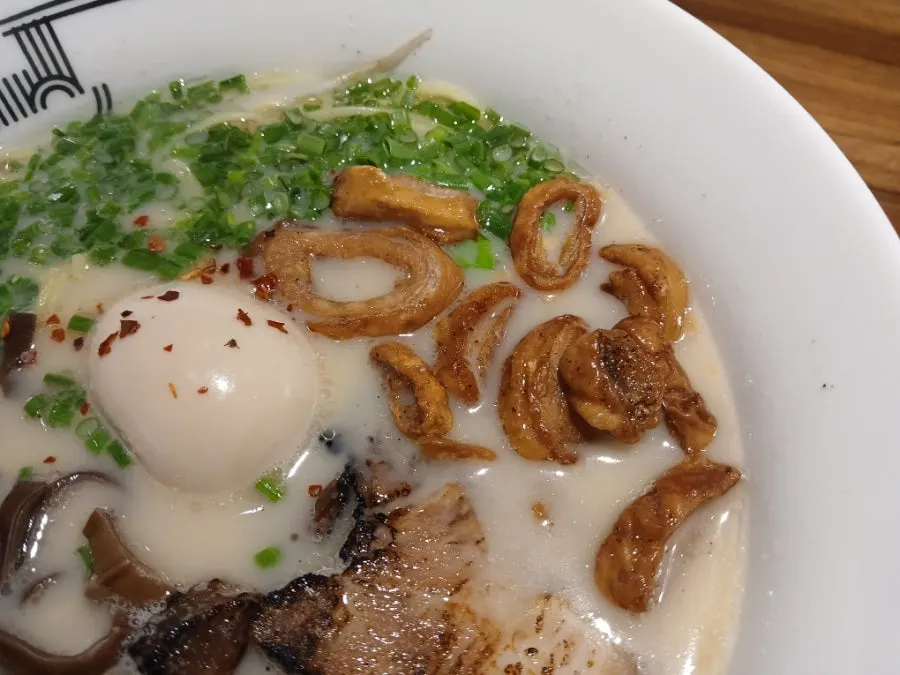 Motsu ramen with fried pork intestines and 3-hour parking near SBS Mokdong, Gyedan Ramen
