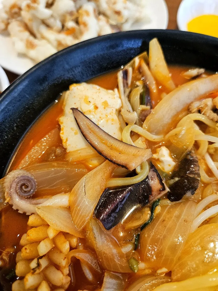 Eating tangsuyuk together with the sundubu jjampong