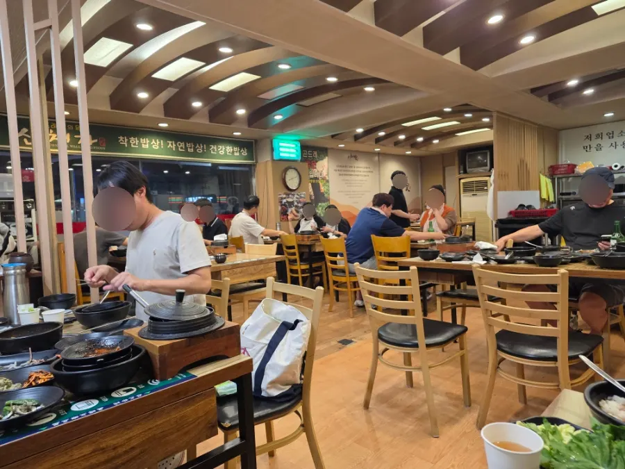 Sanchaega's dining hall with fewer customers remaining