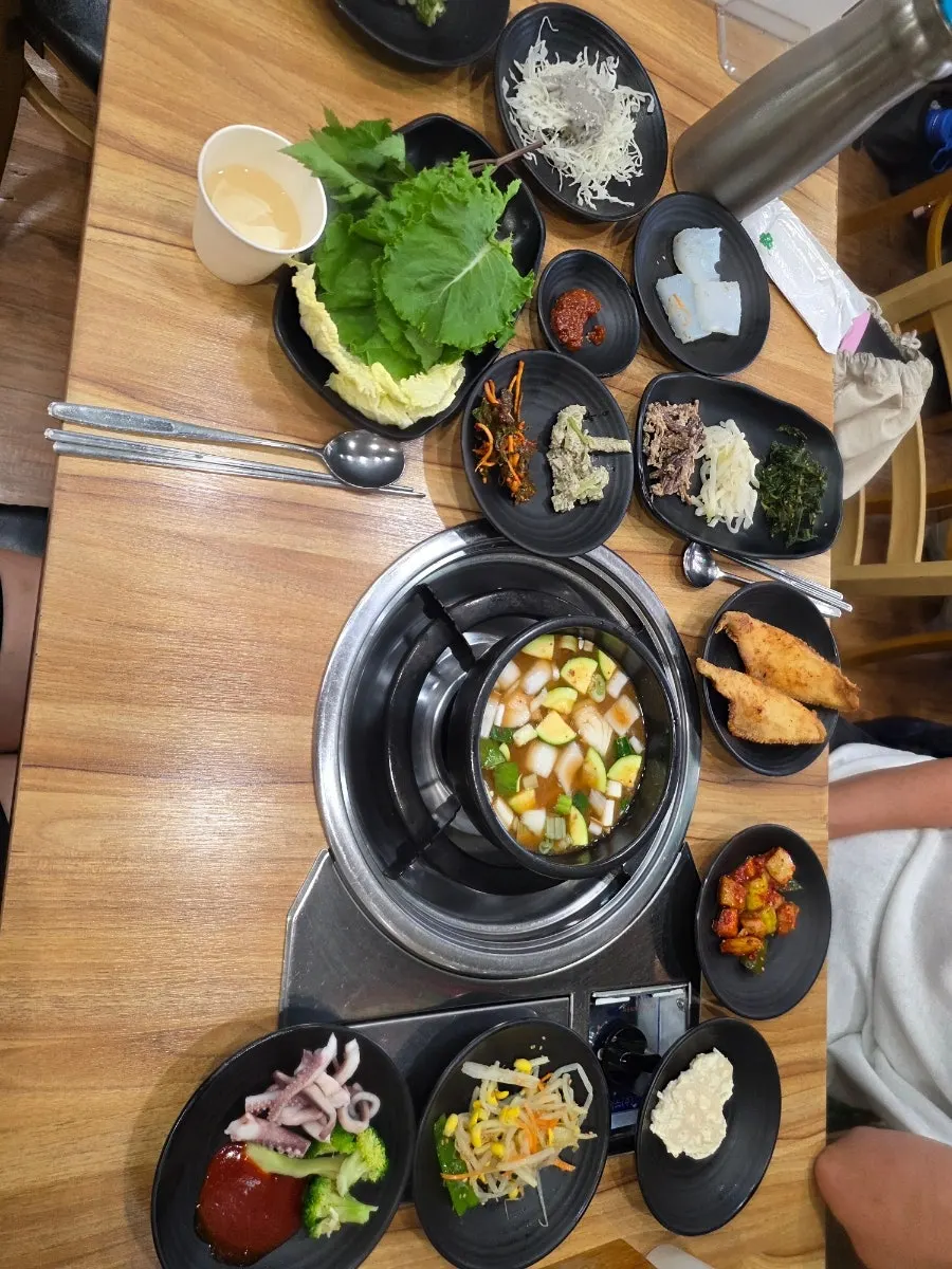 Hanjeongsik table being set up