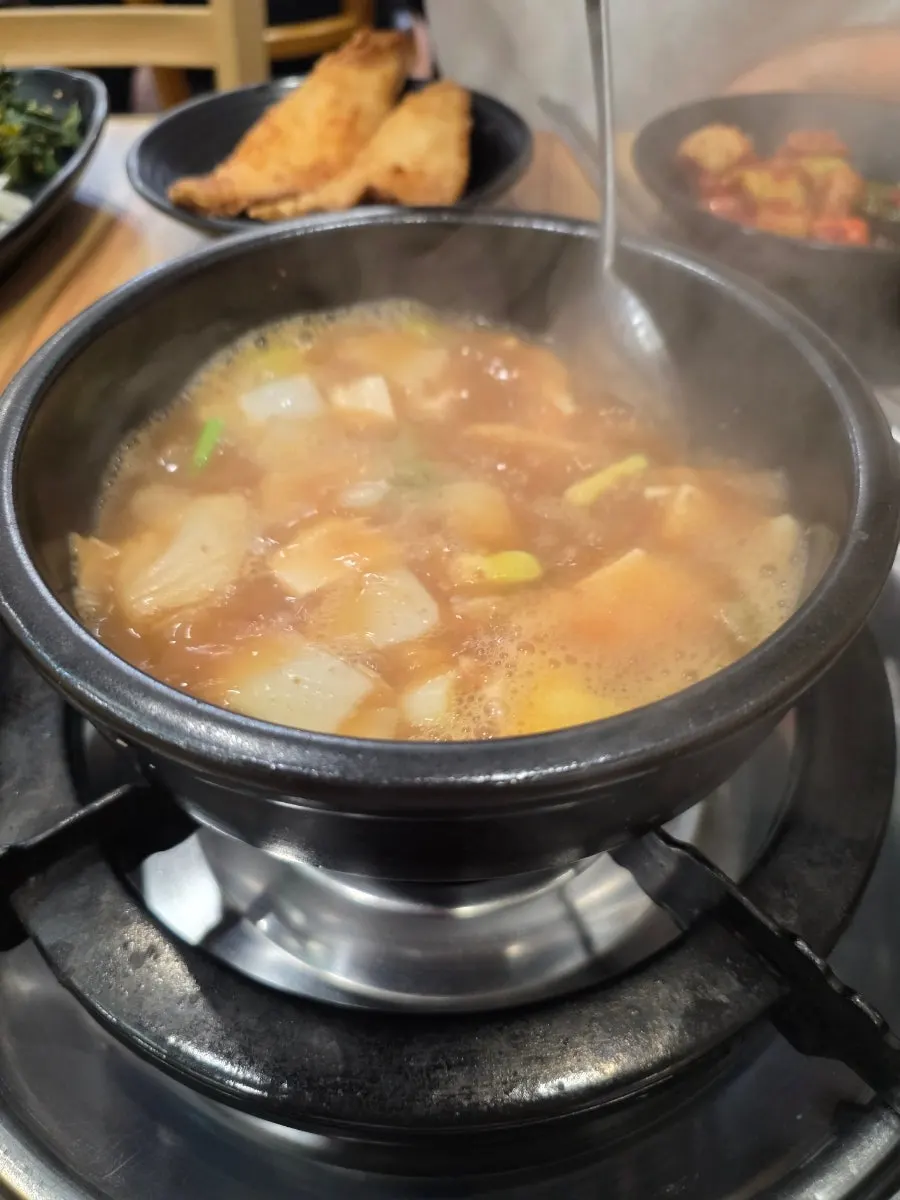 Stir-fried pork with large chunks of meat