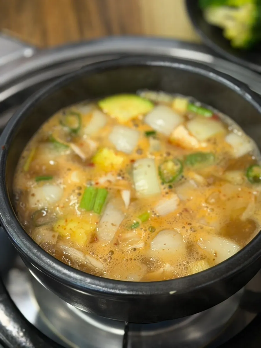 특선정식과 함께 나온 뜨거운 된장찌개