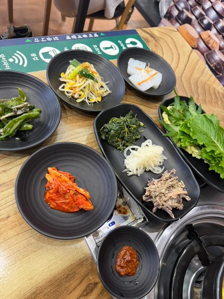 꽈리고추무침 등 밑반찬 클로즈업