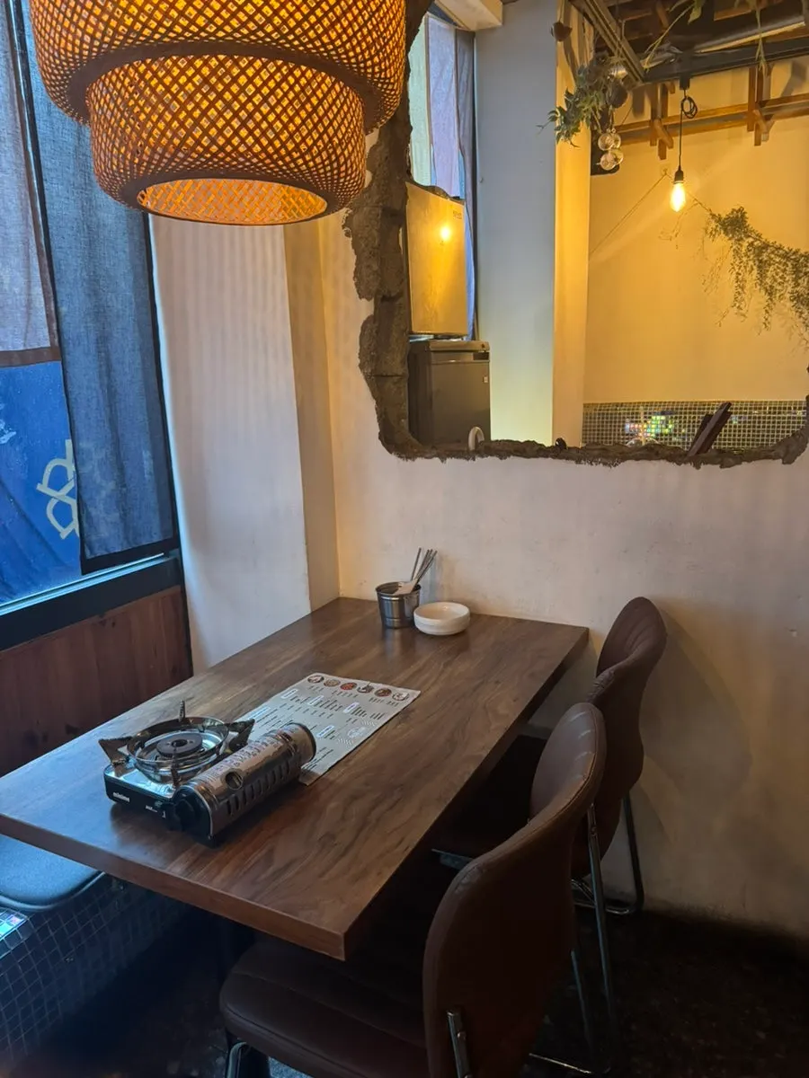 Atmosphere of the outdoor tables at Mokhwa Silbi
