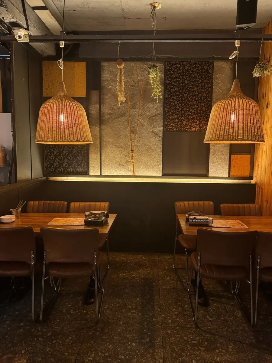 Interior view of the indoor seating at Mokhwa Silbi