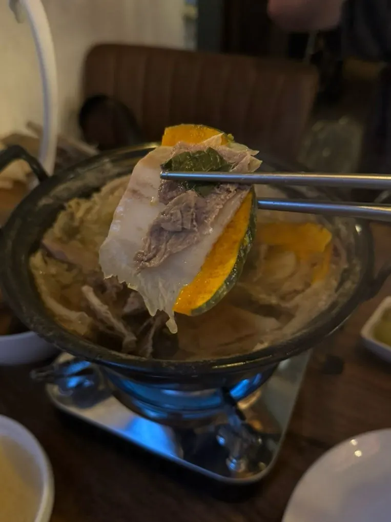 Mille-feuille nabe broth simmering