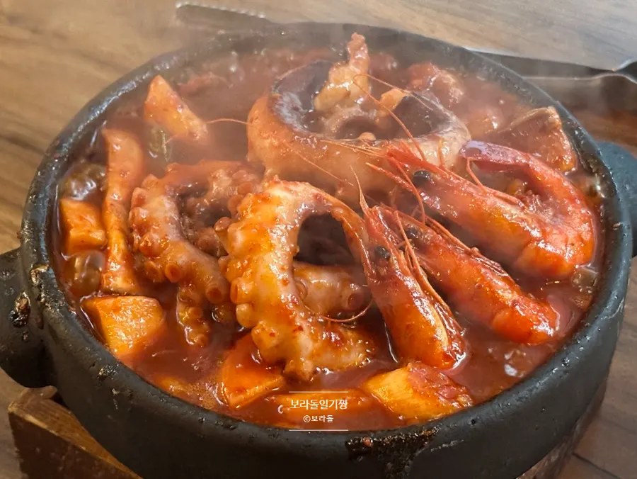 돌판에 나온 돌판대왕낙지볶음