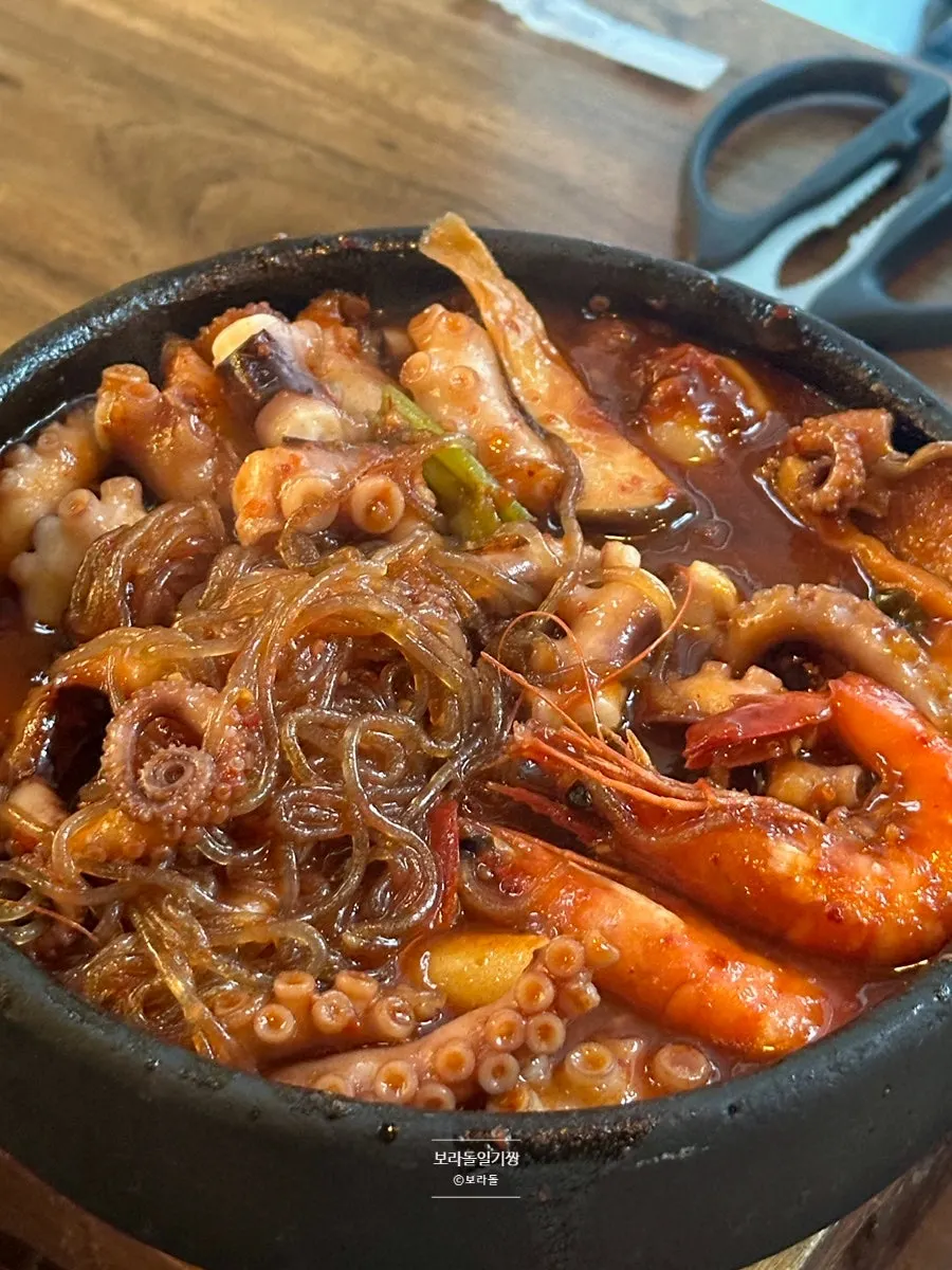 통통한 대왕낙지와 당면사리