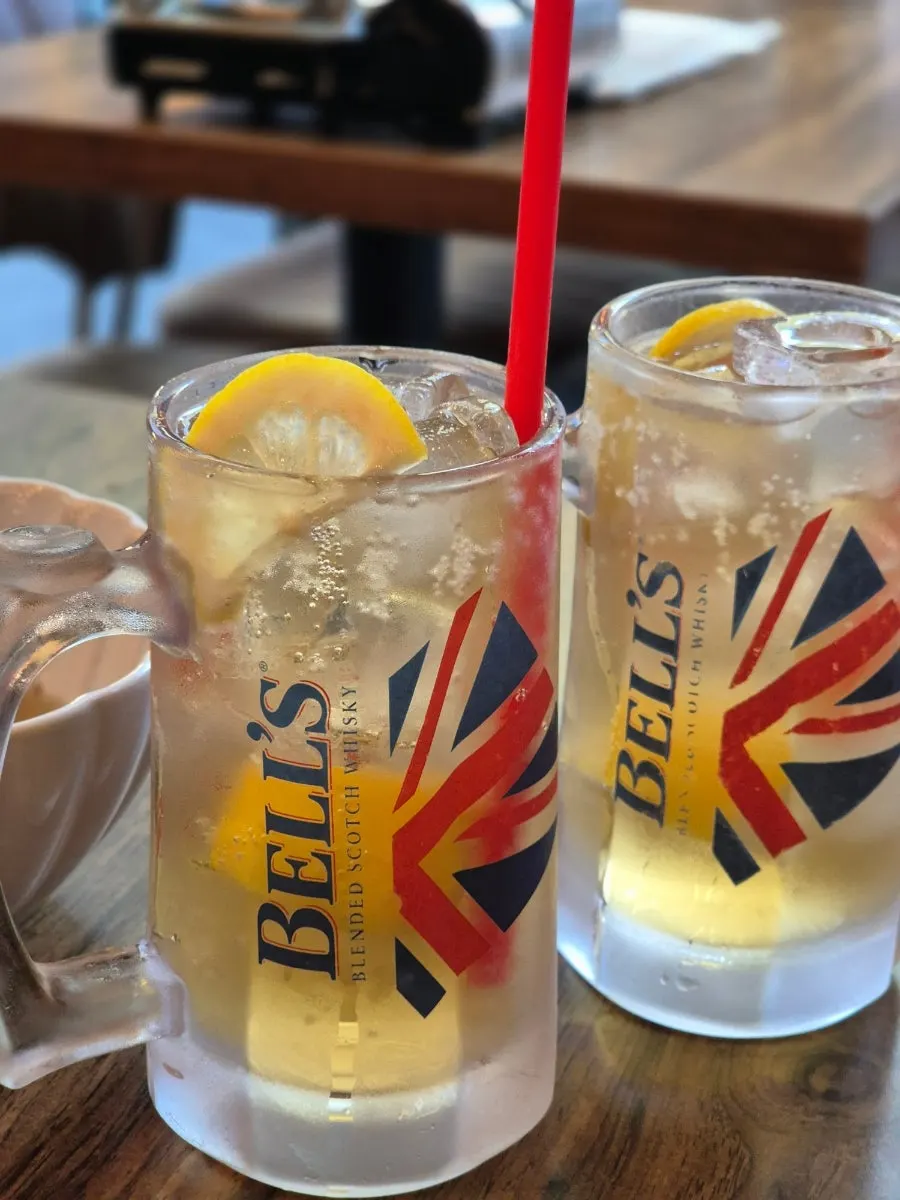 Highball glass full of ice