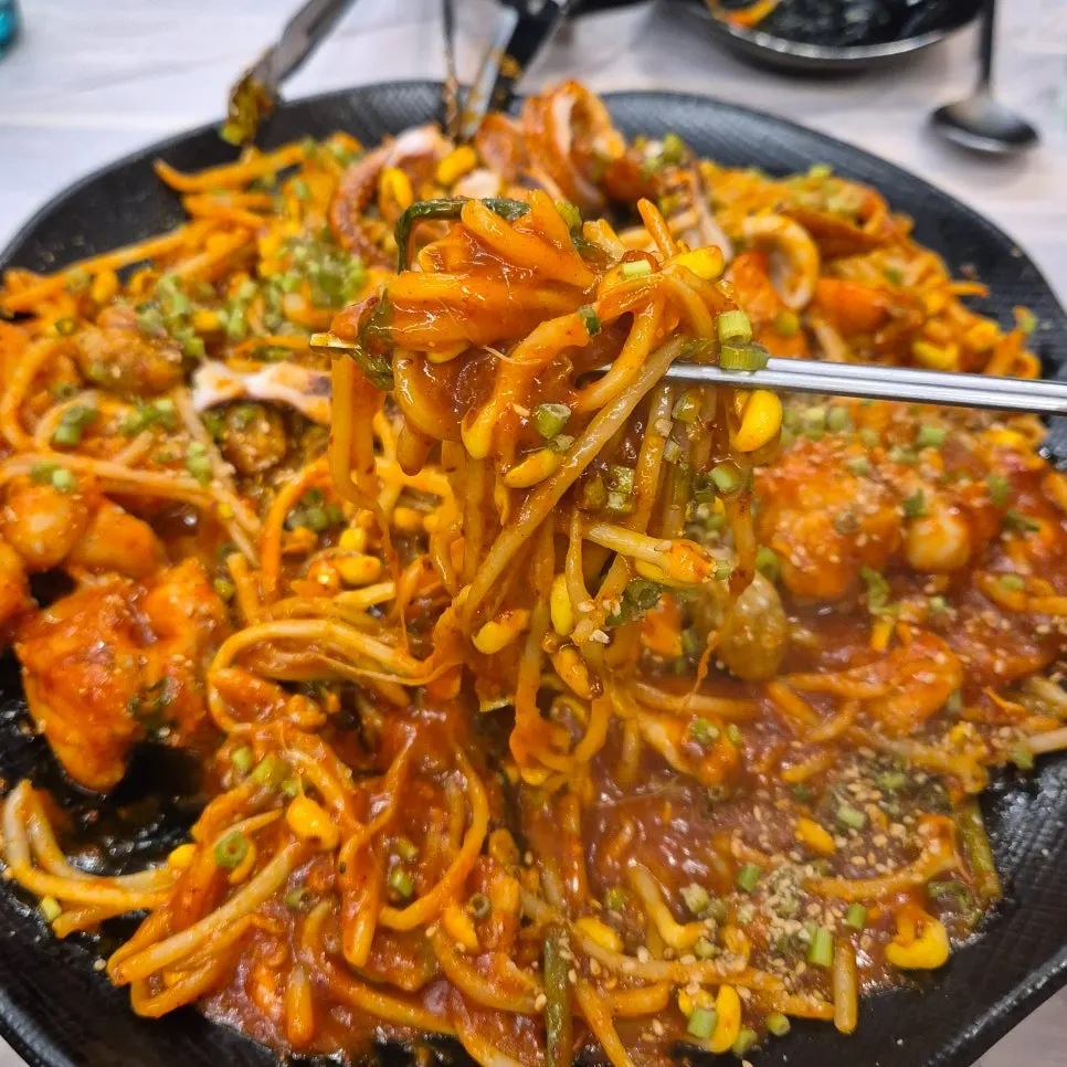 Crunchy bean sprouts in the agujjim