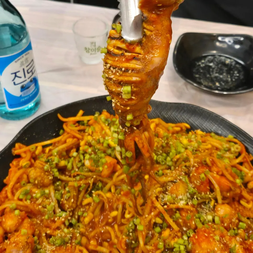 A whole squid placed on top of the agujjim
